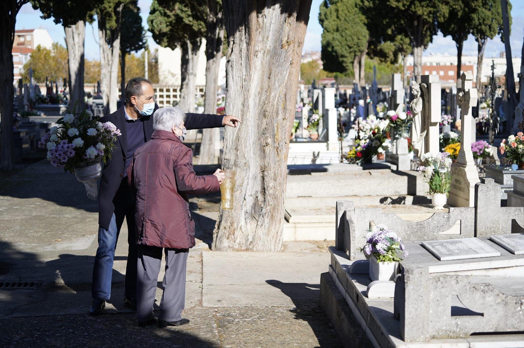 GALERÍA | Las imágenes del Día de Todos los Santos en el cementerio San Atilano de Zamora