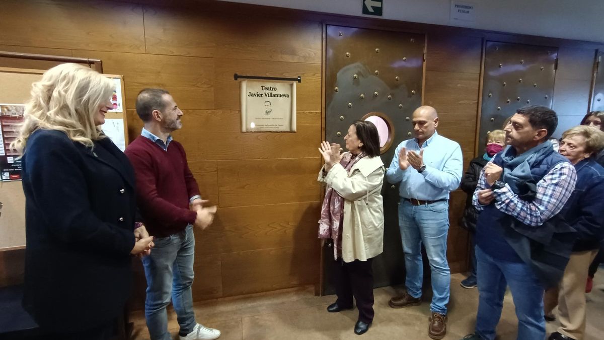 Por la izquierda, Aurora Cien fuegos, Ángel García, María Jesús Villanueva, Alberto Serrano Villanueva y Luis Alberto del Valle, durante el acto.
