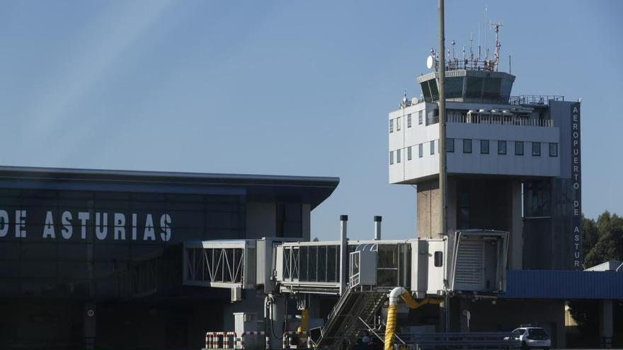 Retrasos de tres horas en dos vuelos de la ruta a Madrid: más de 200 afectados