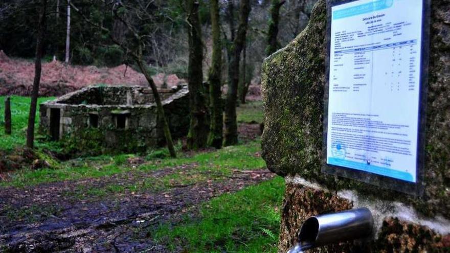 El Concello renueva los carteles con los análisis efectuados a las aguas de los manantiales.