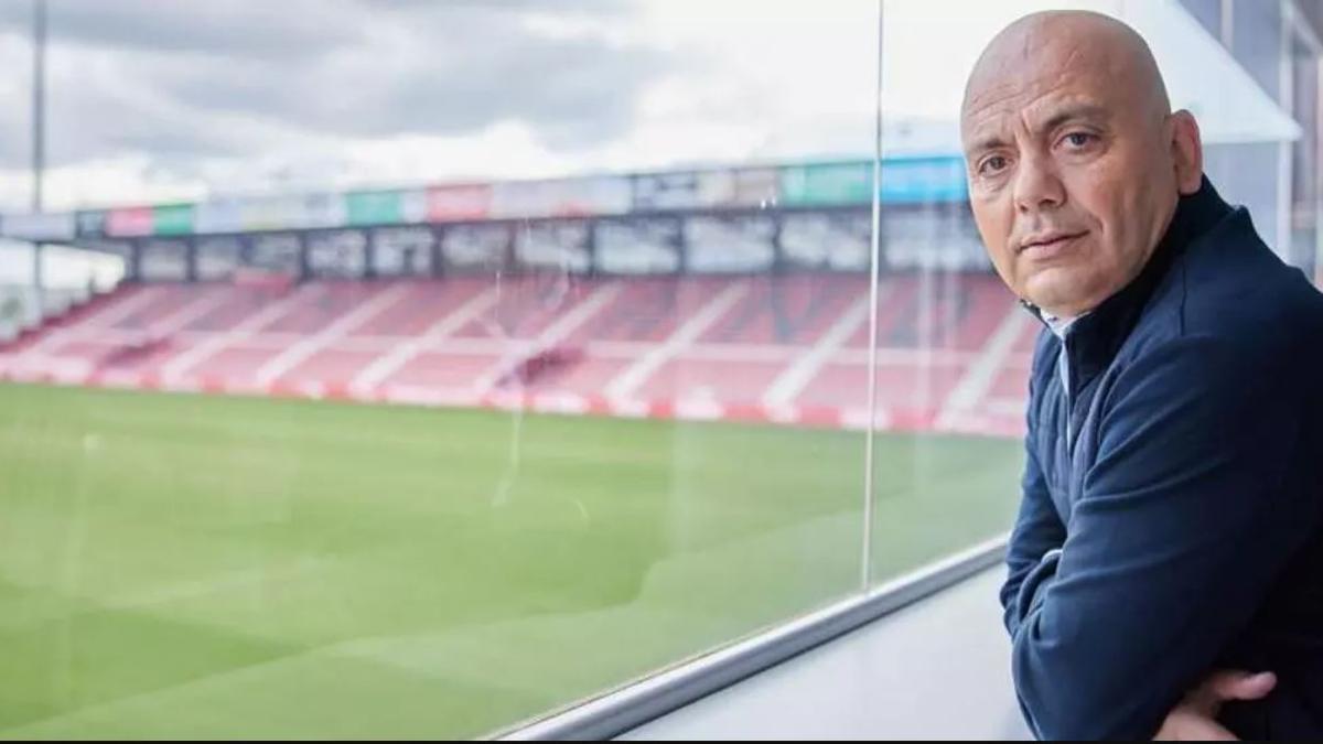 Chema Aragón, en Anduva, durante su etapa como director deportivo del Mirandés