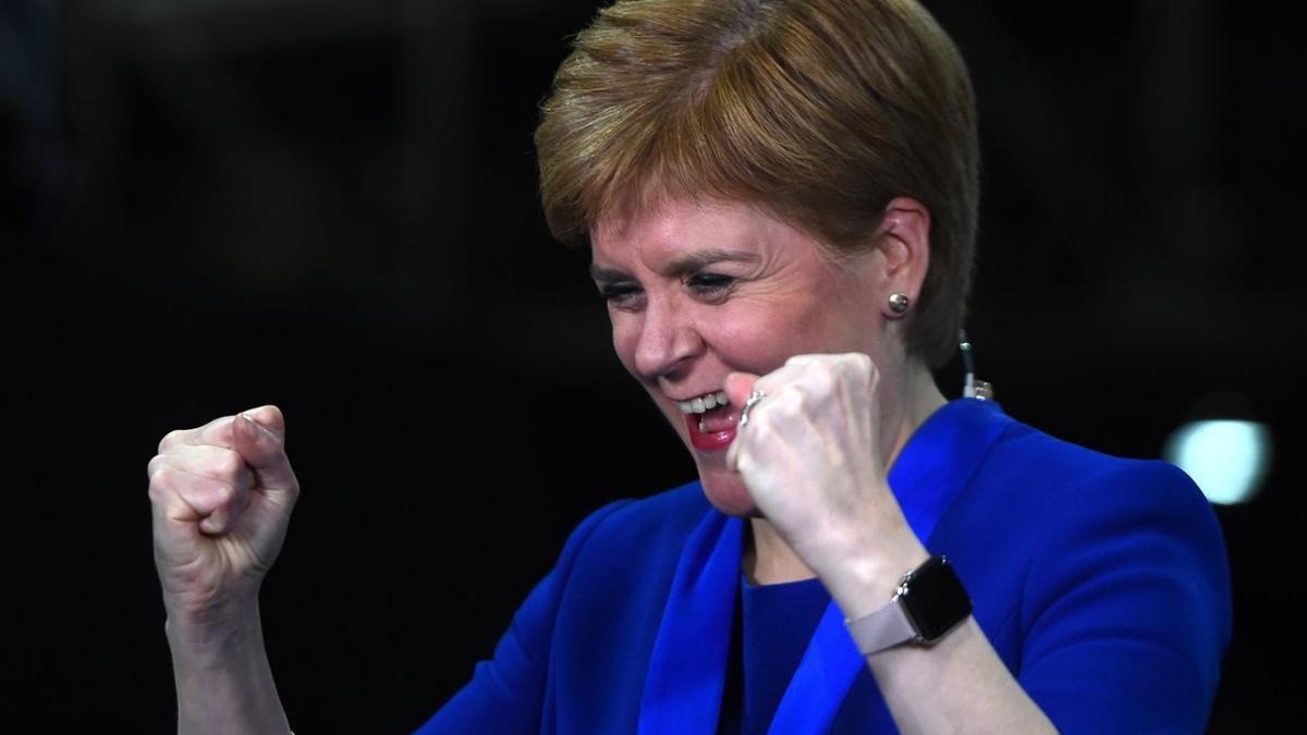 Nicola Sturgeon celebra el triunfo del SNP en las elecciones británicas.