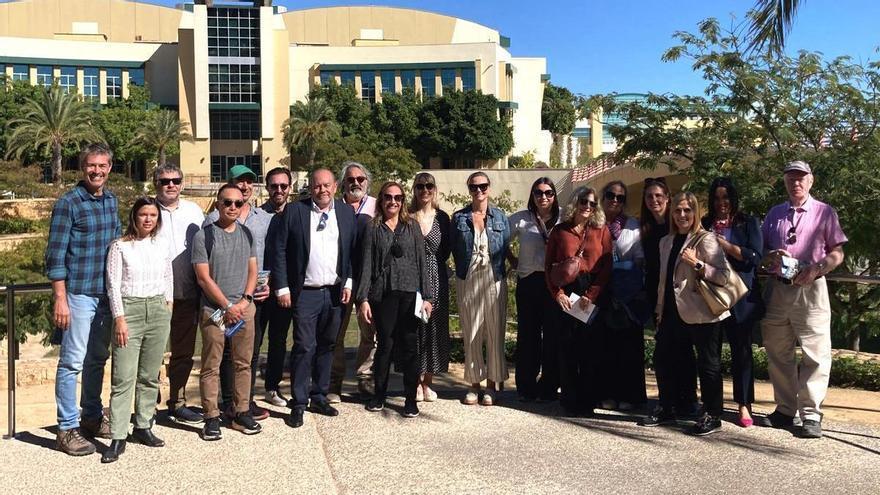 Productores de EE UU e Inglaterra visitan Ciudad de la Luz