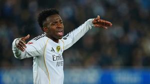 Vinicius protesta una jugada ante el Alavés