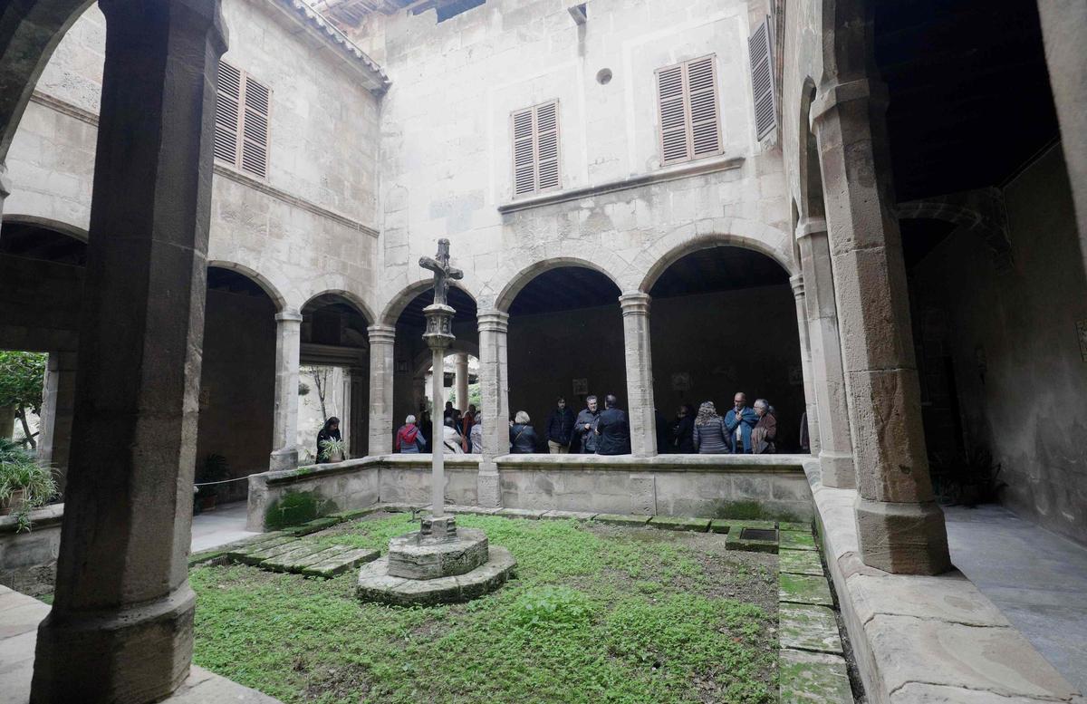 Der Innenhof des Klosters Sant Jeroni.