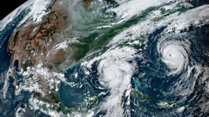 La tormenta tropical Idalia y el huracán Franklin (a la derecha), sobre el océano Atlántico.