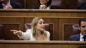 "Para el pueblo, compulsar, para los políticos, declarar"
