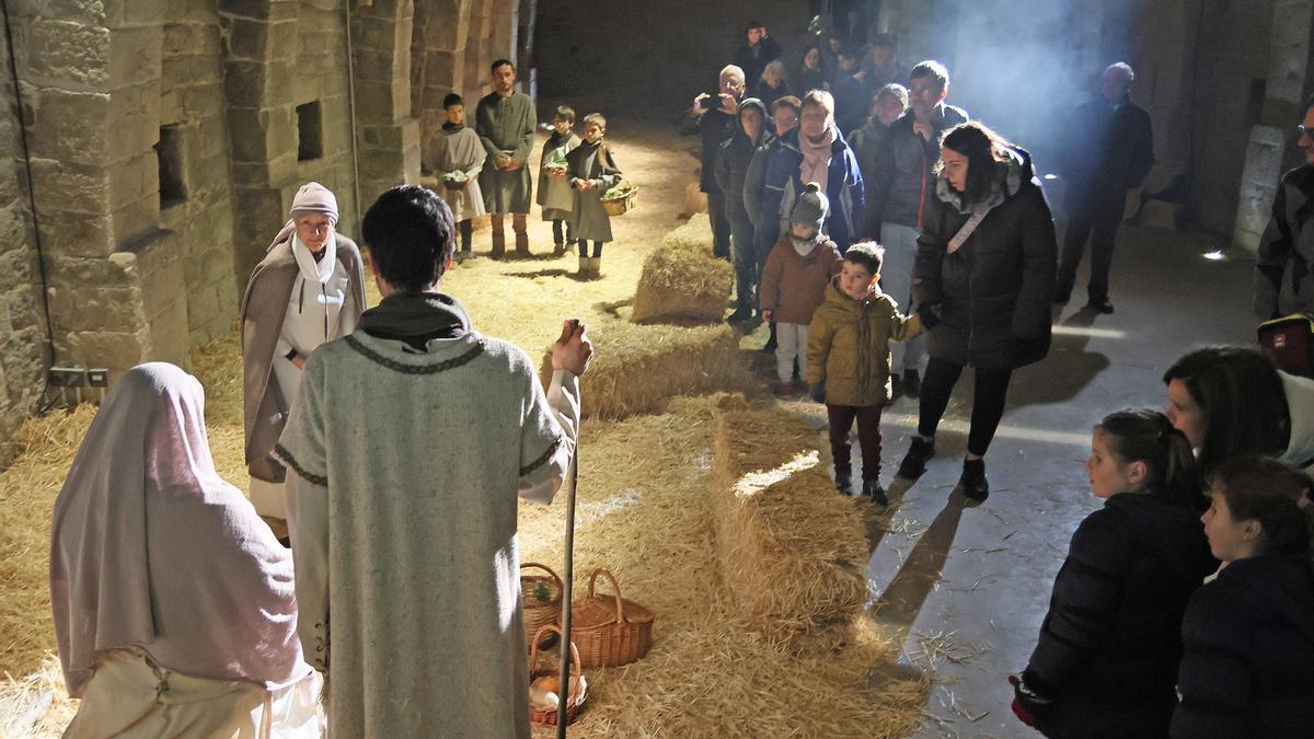 El pessebre de Sant Benet té lloc entre les parets mil·lenàries del monestir