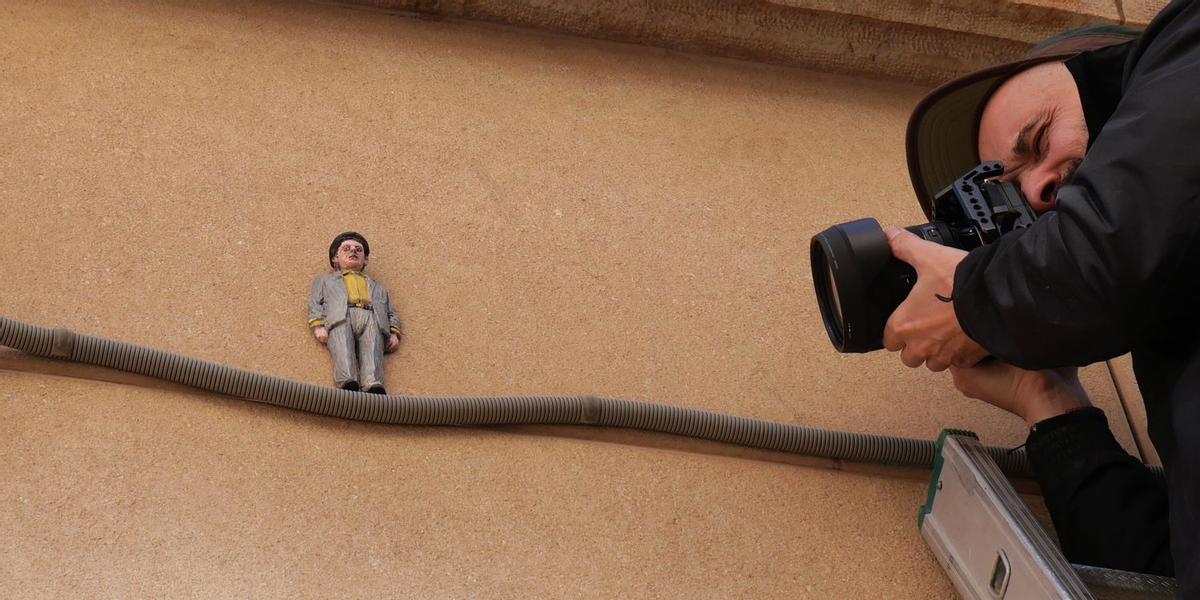 Buscar los diminutos personajes escondidos en rincones de la ciudad de Vila-real se convierte en una auténtica aventura artística.