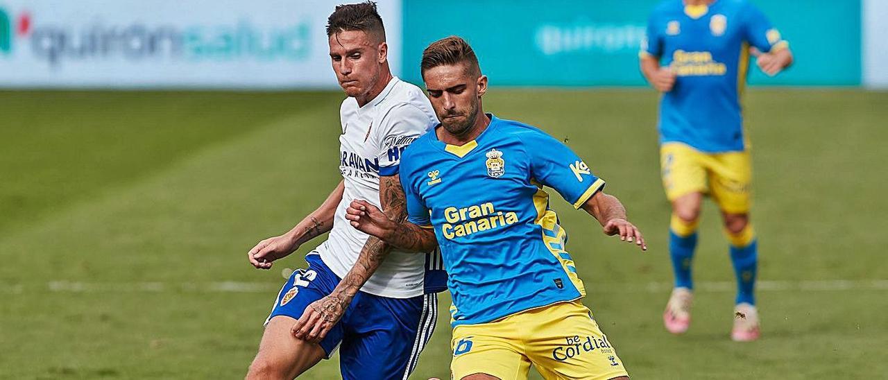 Francisco Jesús Crespo Pejiño, en acción en el partido frente al Zaragoza, en La Romareda, en el presente curso