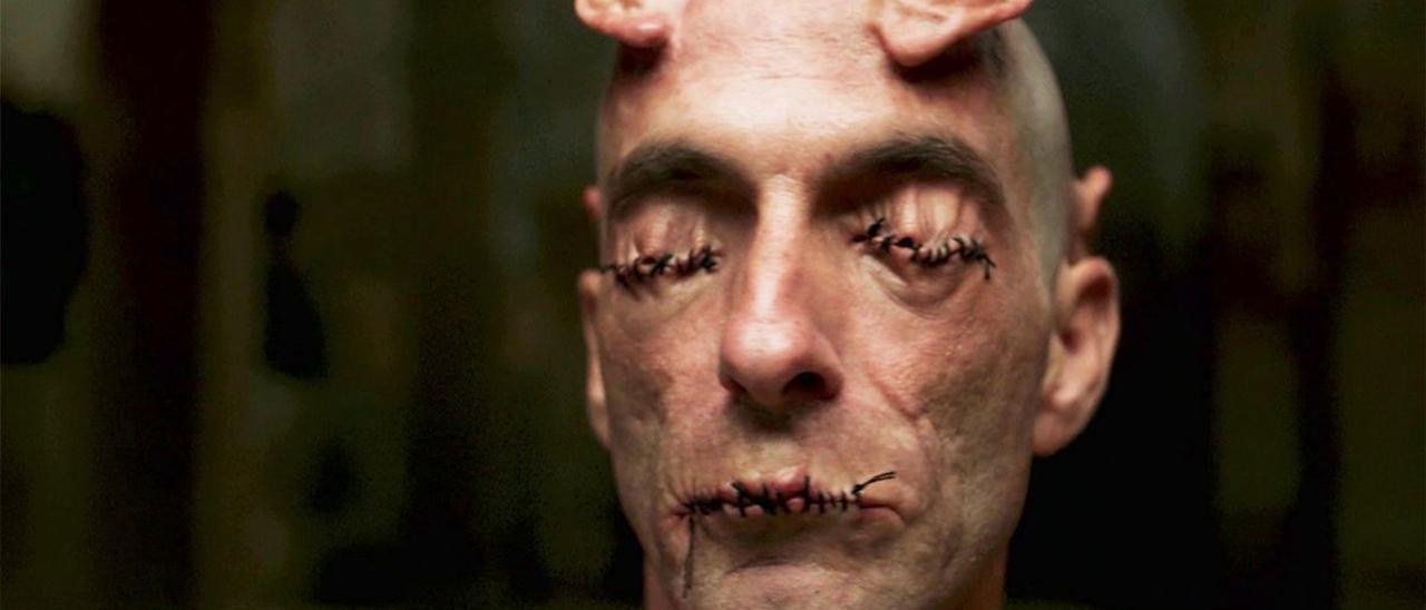 Una imagen de ’Crímenes del futuro’, de David Cronenberg.