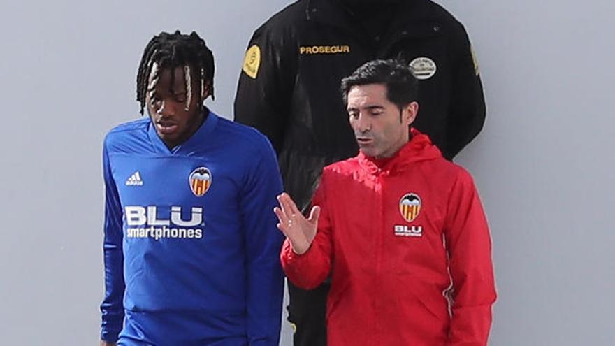 Marcelino charla con Batshuayi