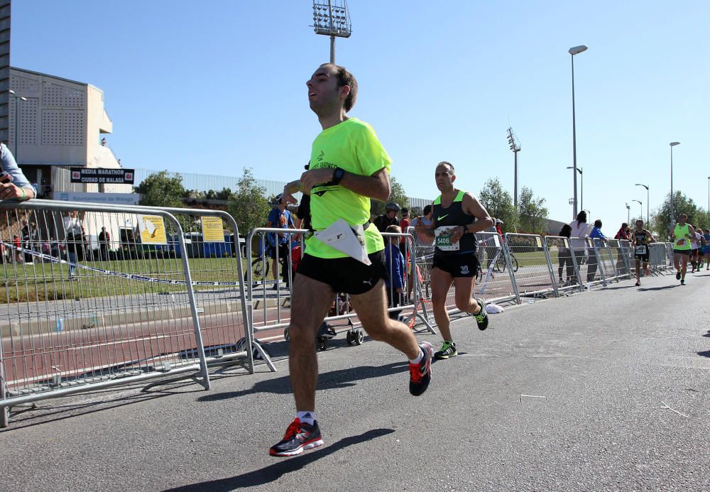 El Mouaziz, del Club Nerja de Atletismo ha vuelto a imponerse en la prueba, que ha alcanzado una participación récord con 7.500 corredores