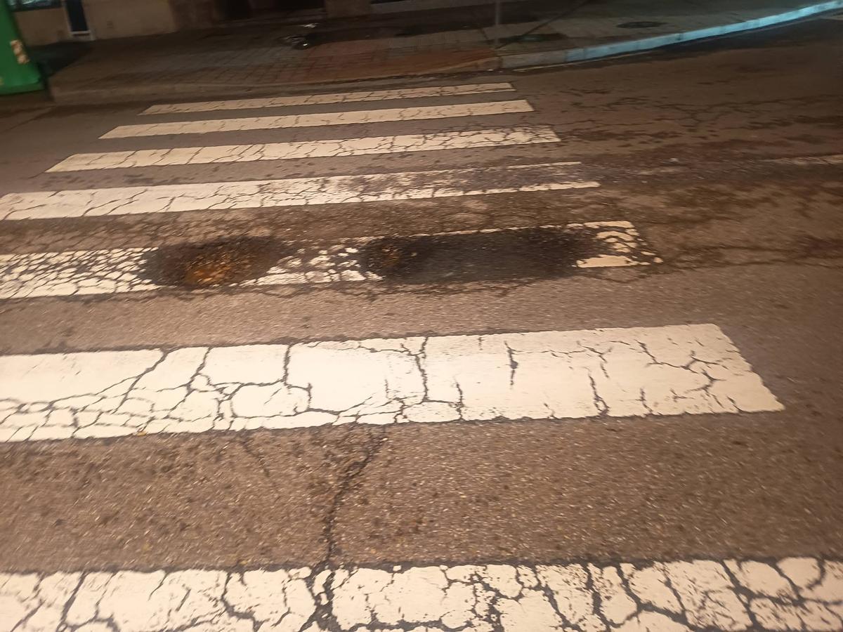 Paso de cebra en mal estado