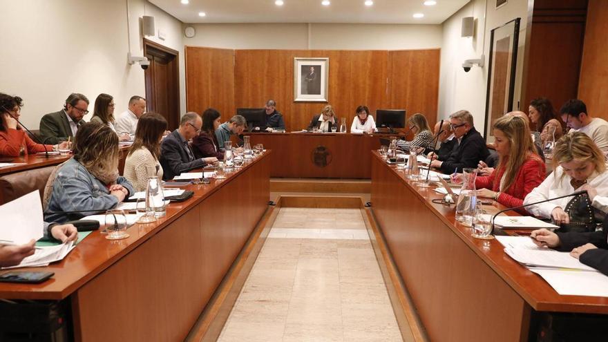 El gobierno de Avilés defiende la colaboración con promotores privados para enriquecer la programación festiva de agosto ante las críticas de la oposición