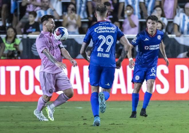 ¡Incluso LeBron James alucinó! Así fue el espectacular debut de Leo Messi