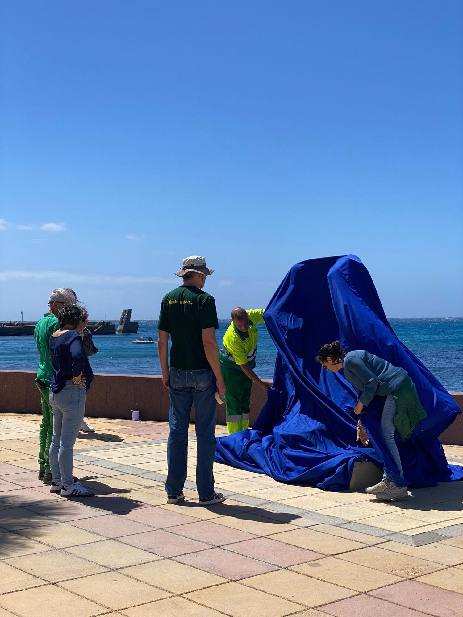 Escultura 'Pescao fresco', del artista local Paco Suárez