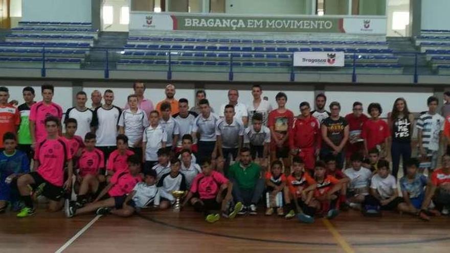 Foto de familia con los cuatro equipos.