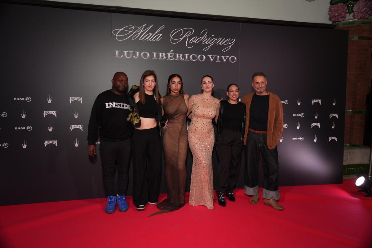 De izquierda a derecha, Kultama, Sara Socas, Diva Deva, María Rodríguez, María Terremoto y Jorge Drexler.
