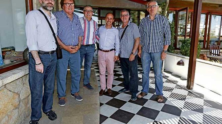 Los organizadores de la XI Fiesta Campeones antes de la presentación celebrada en el Portixol.