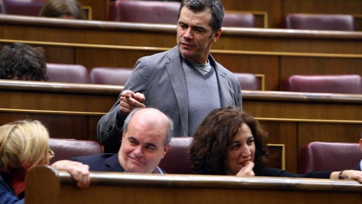 Toni Cantó, de pie, en el Congreso de los Diputados.