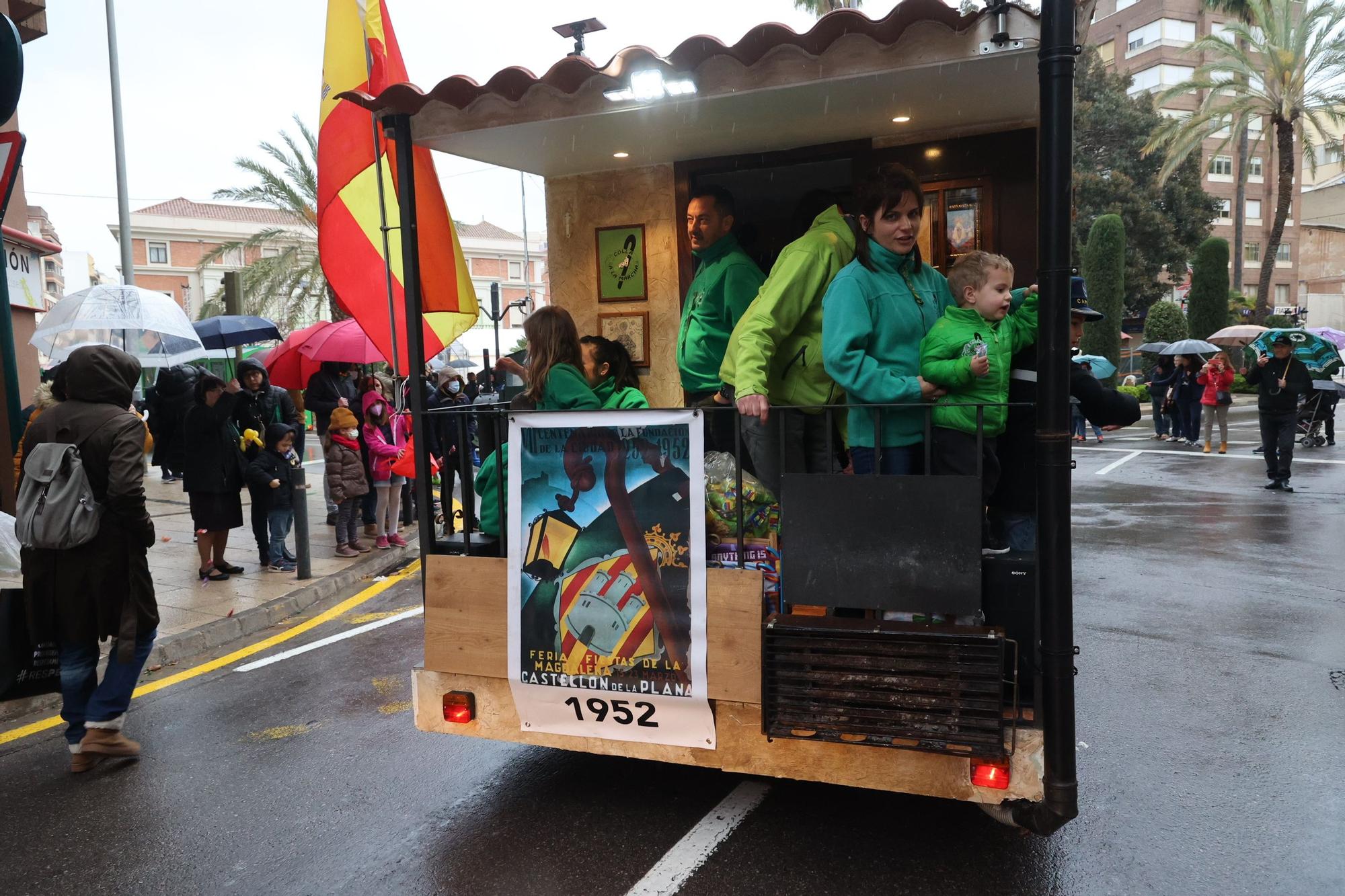 Las mejores imágenes del desfile de carros engalanados y collas de la Magdalena