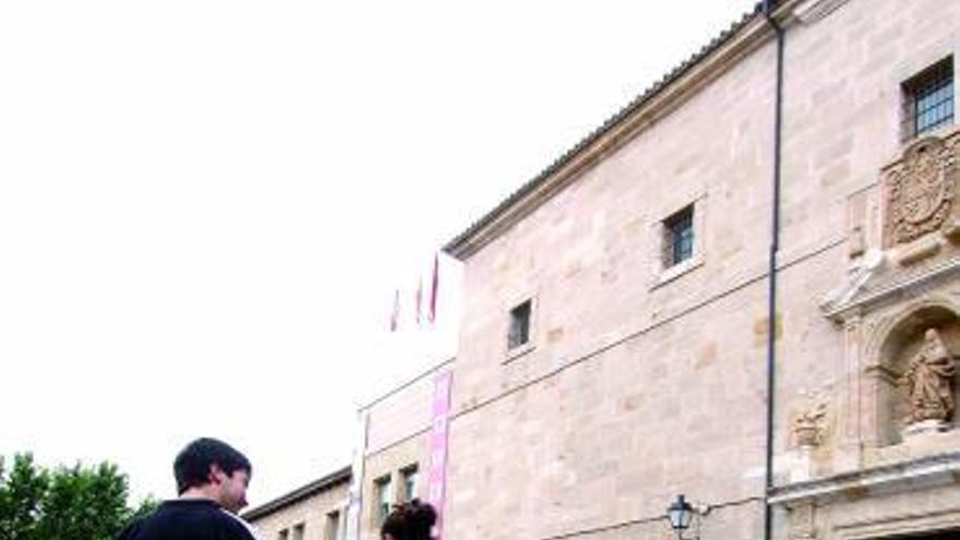 Aspecto actual de la plaza del Claudio Moyano, junto a la Biblioteca Pública.