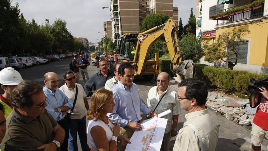 Nieto dice que corre peligro el plan de obras en barrios
