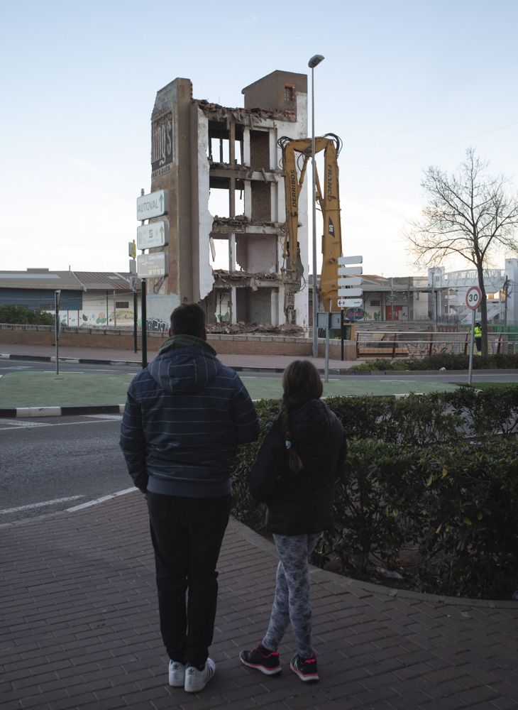 Comienza el derribo del edificio en ruinas junto a la fuente de las Víctimas del Terrorismo en Sagunt