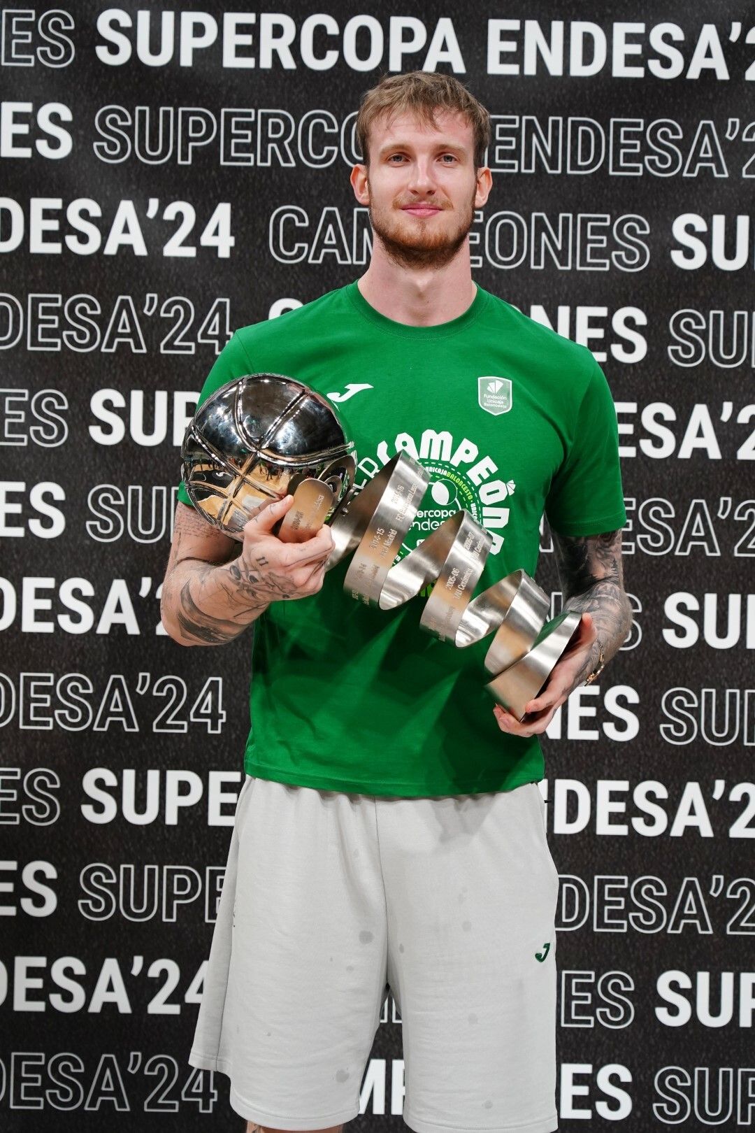 Sesión de fotos al Unicaja como campeón de la Supercopa de España 2024, tras derrotar al Real Madrid