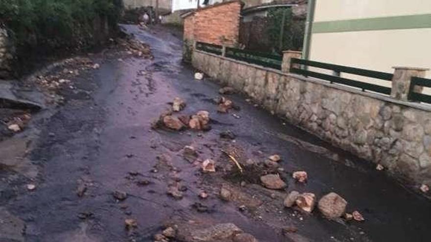 La calles de Xunqueira quedaron intransitables. // FdV