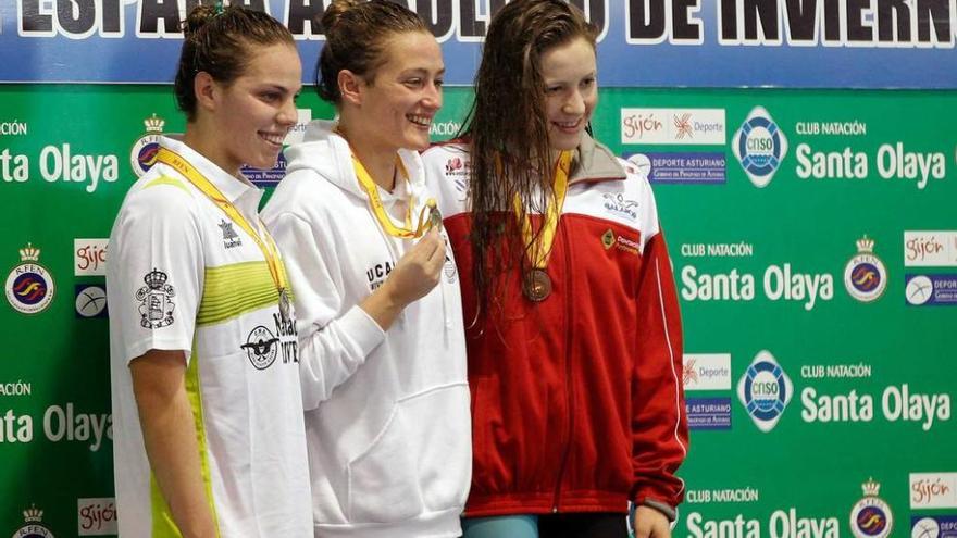 María Vilas, Mireia Belmonte y Beatriz Gómez en el podio del 1.500.