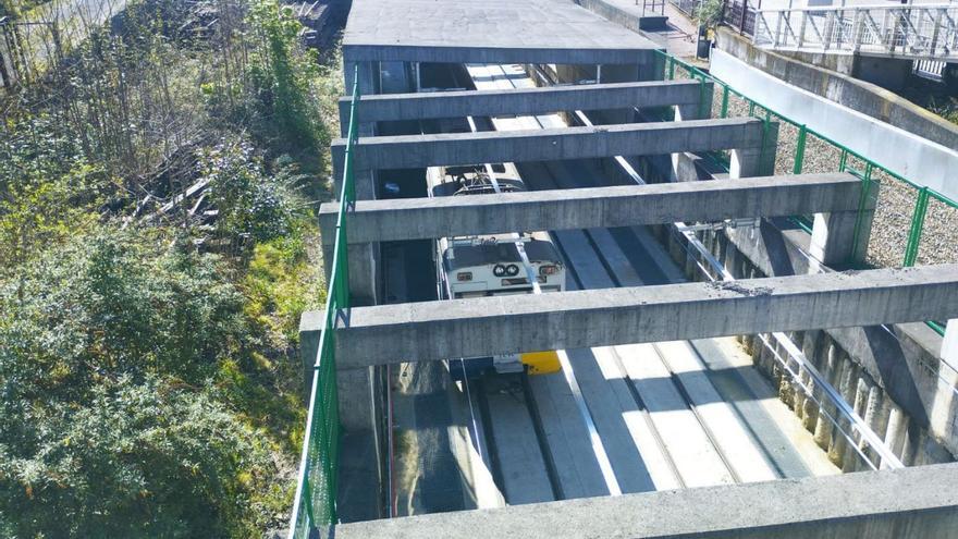 Un tren realizando pruebas de circulación en la rampa de acceso al tramo soterrado. | M. Á. G.