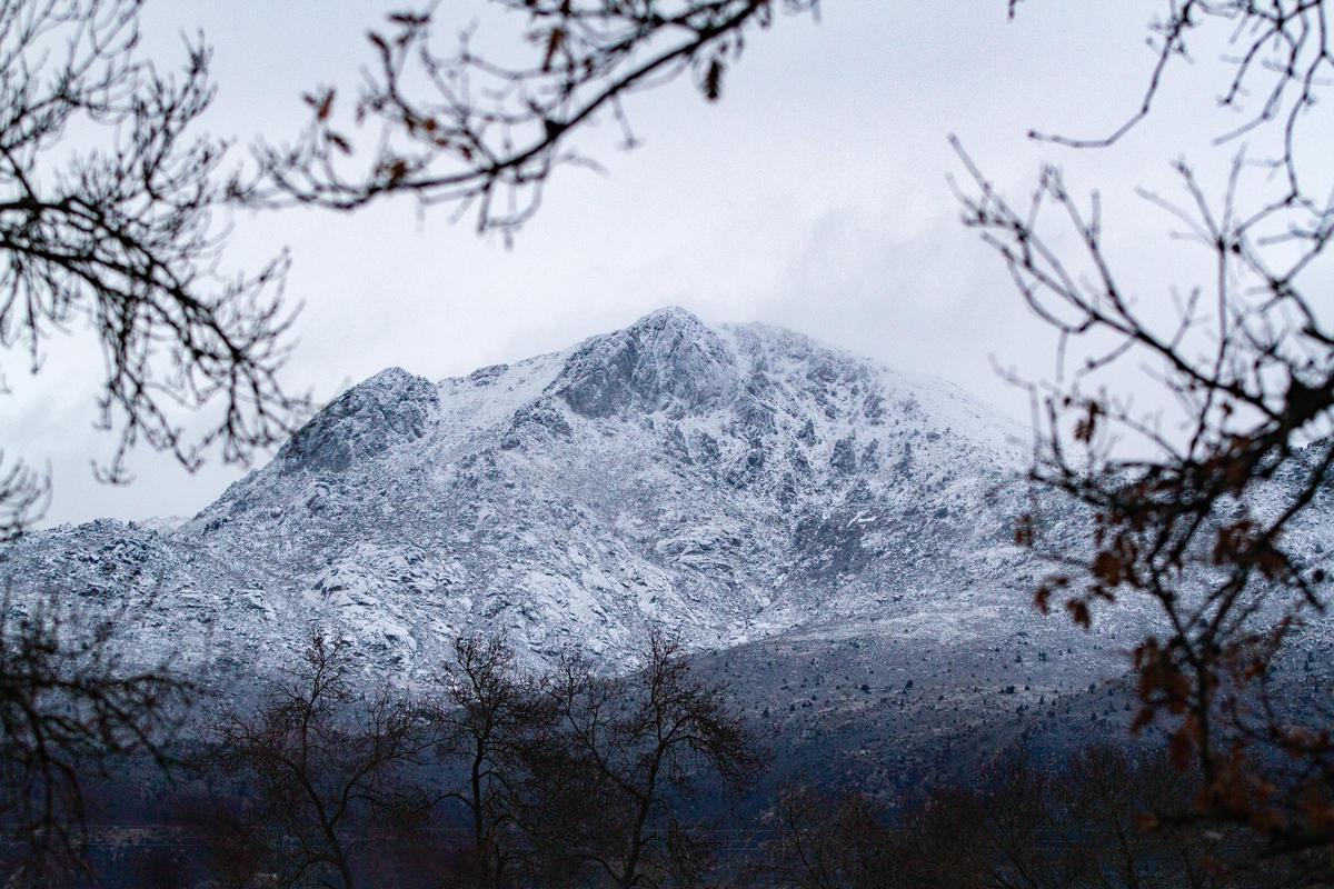 Solsticio de invierno en Pico de La Maliciosa el 21 de diciembre de 2025 en la Sierra de Guadarrama.