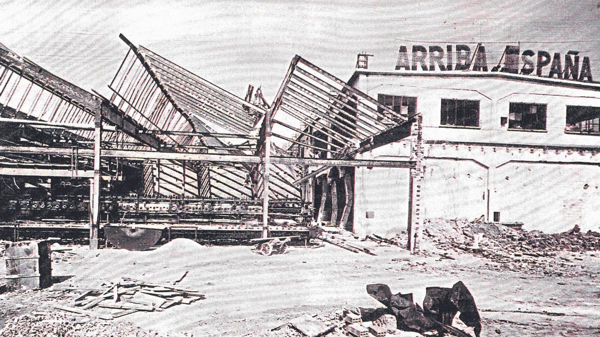 La fàbrica després de ser bombardejada a la Guerra Civil