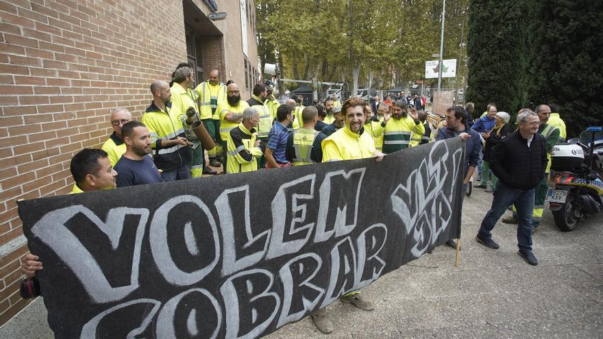 Protesta de treballadors de l&#039;Ajuntament de Girona en la inauguració de la Fira de Mostres