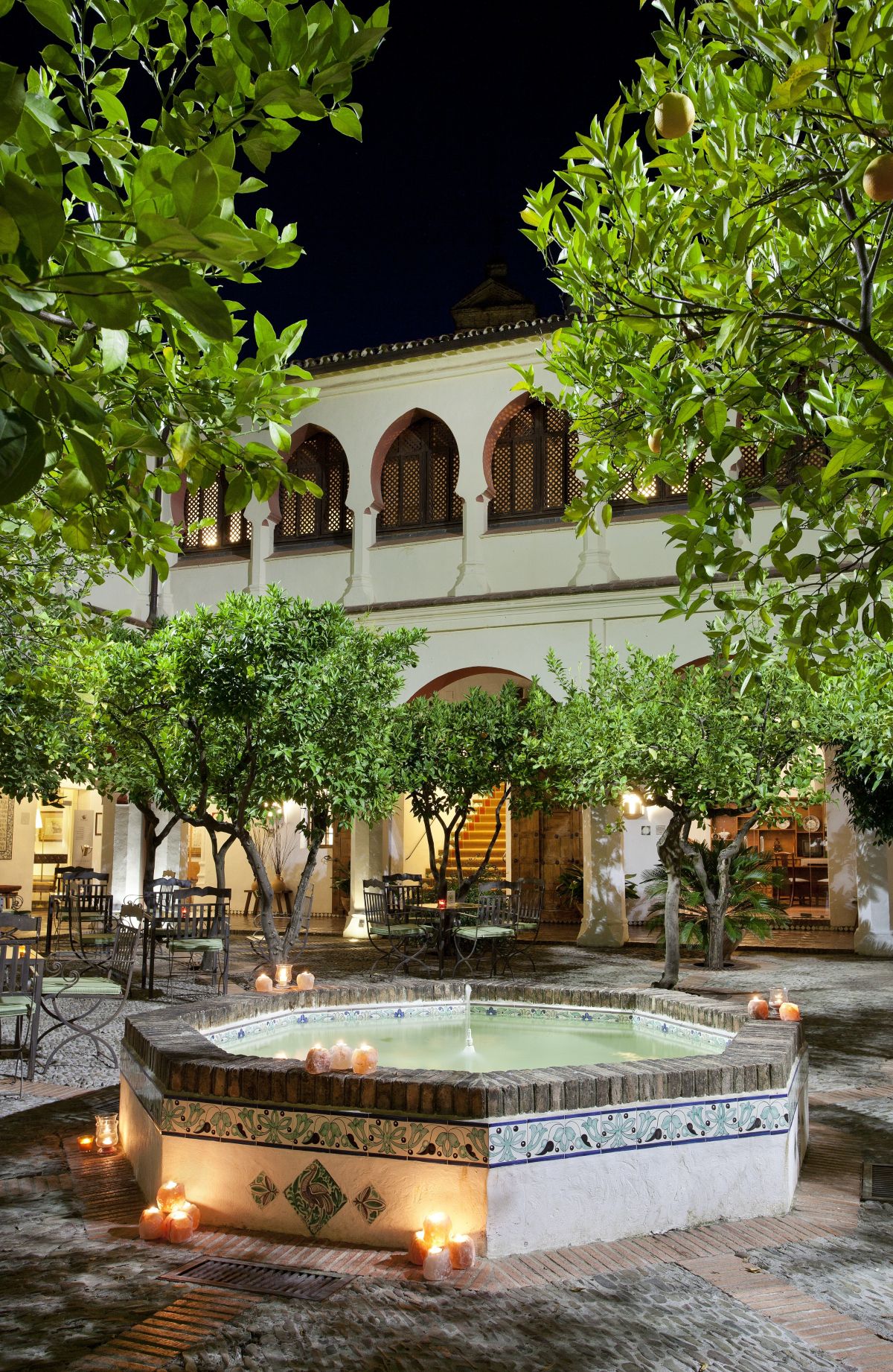 Disfruta de una noche de verano en el Parador de Guadalupe.