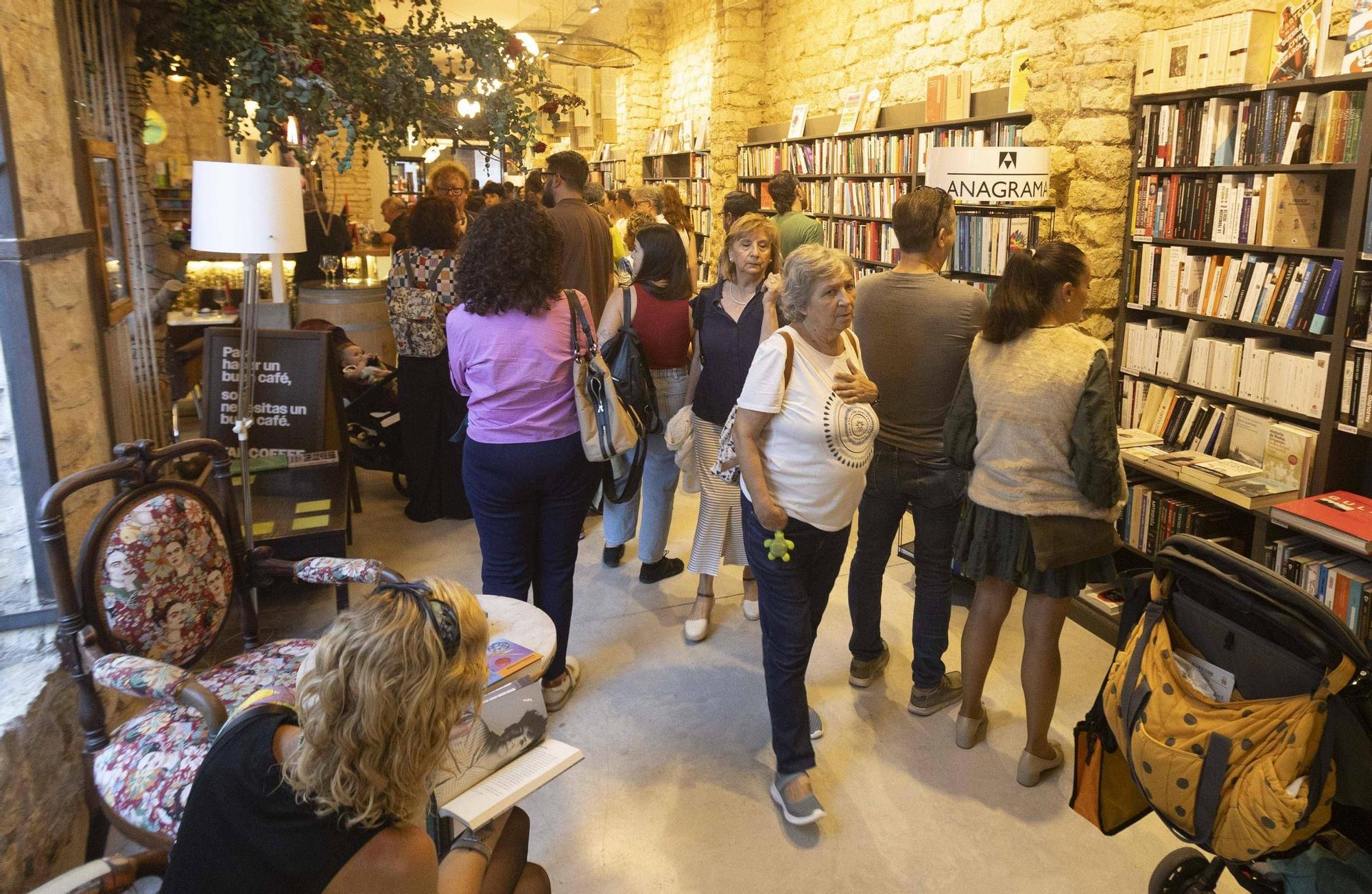 Reapertura de la librería 80 Mundos en su nueva ubicación