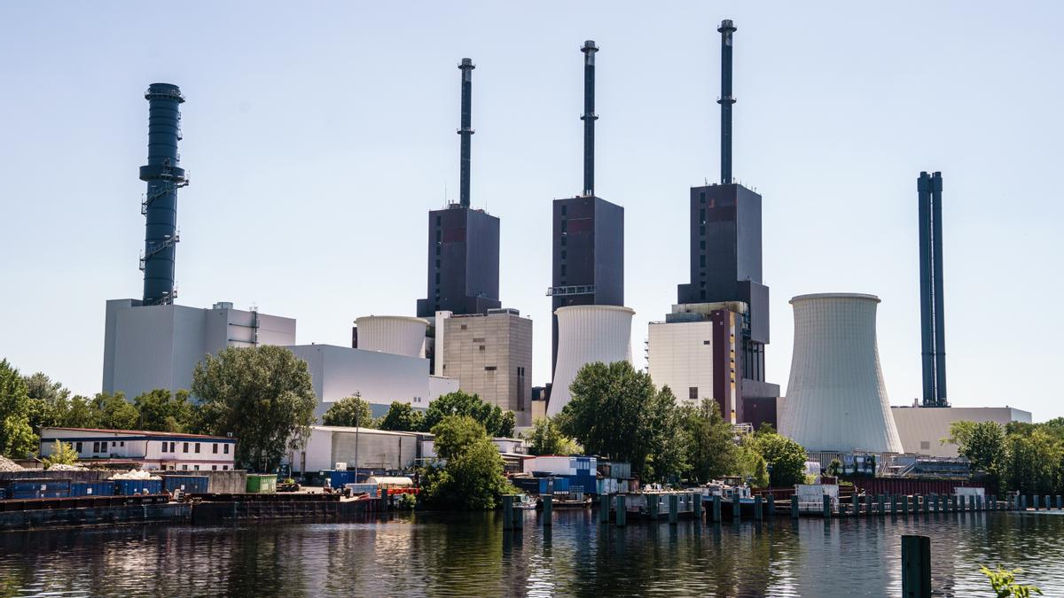 Berlin based gas and steam turbine combined heat and power plant