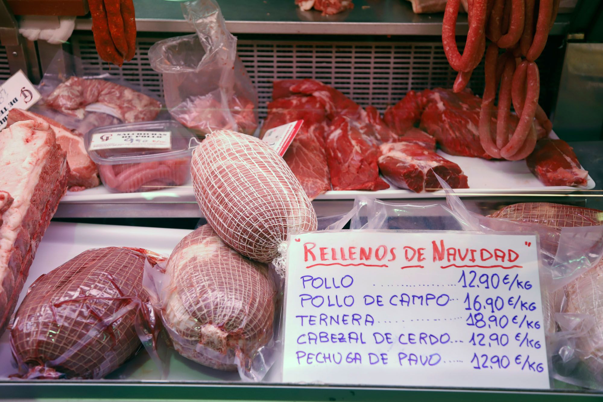 Compras navideñas en el mercado de Atarazanas.