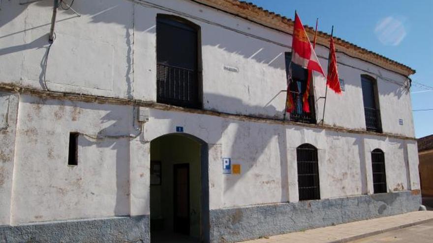 Actual Ayuntamiento de Aspariegos, que será derribado.