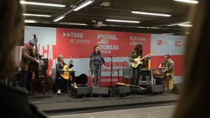 Actuació de Rita Payés al Metro de Barcelona