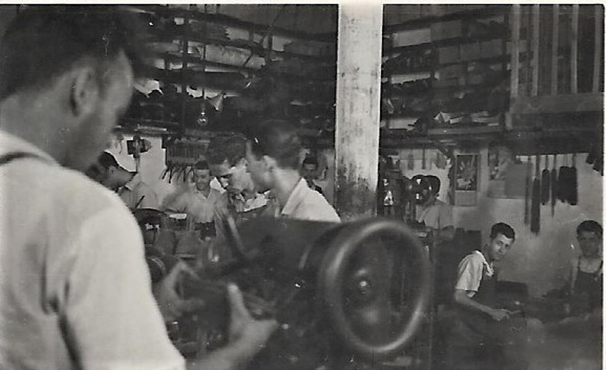 El Museo del Calzado de Madrid recoge que Armas fue la primera fábrica de Canarias y referente comercial