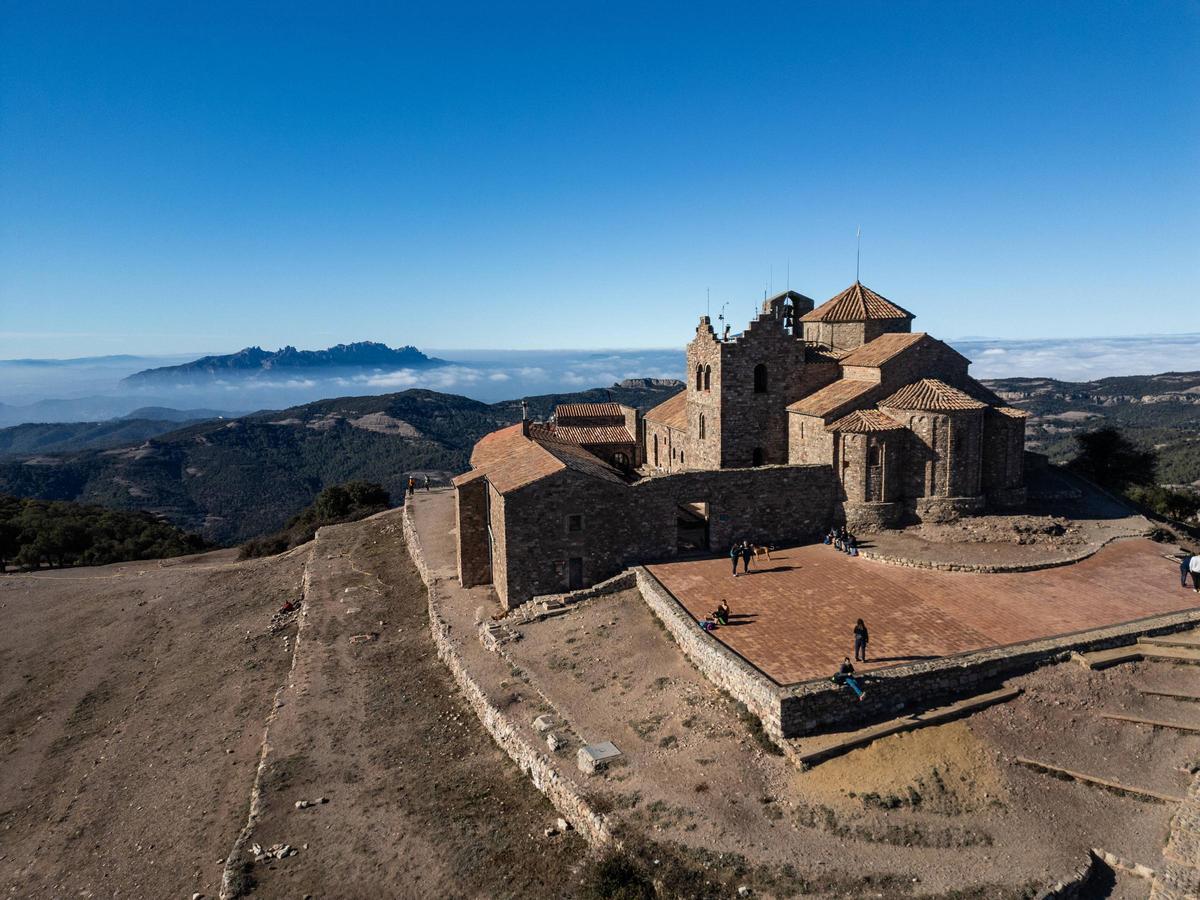 El paisaje de la famosa montaña de La Mola, que tiene un cierre anunciado