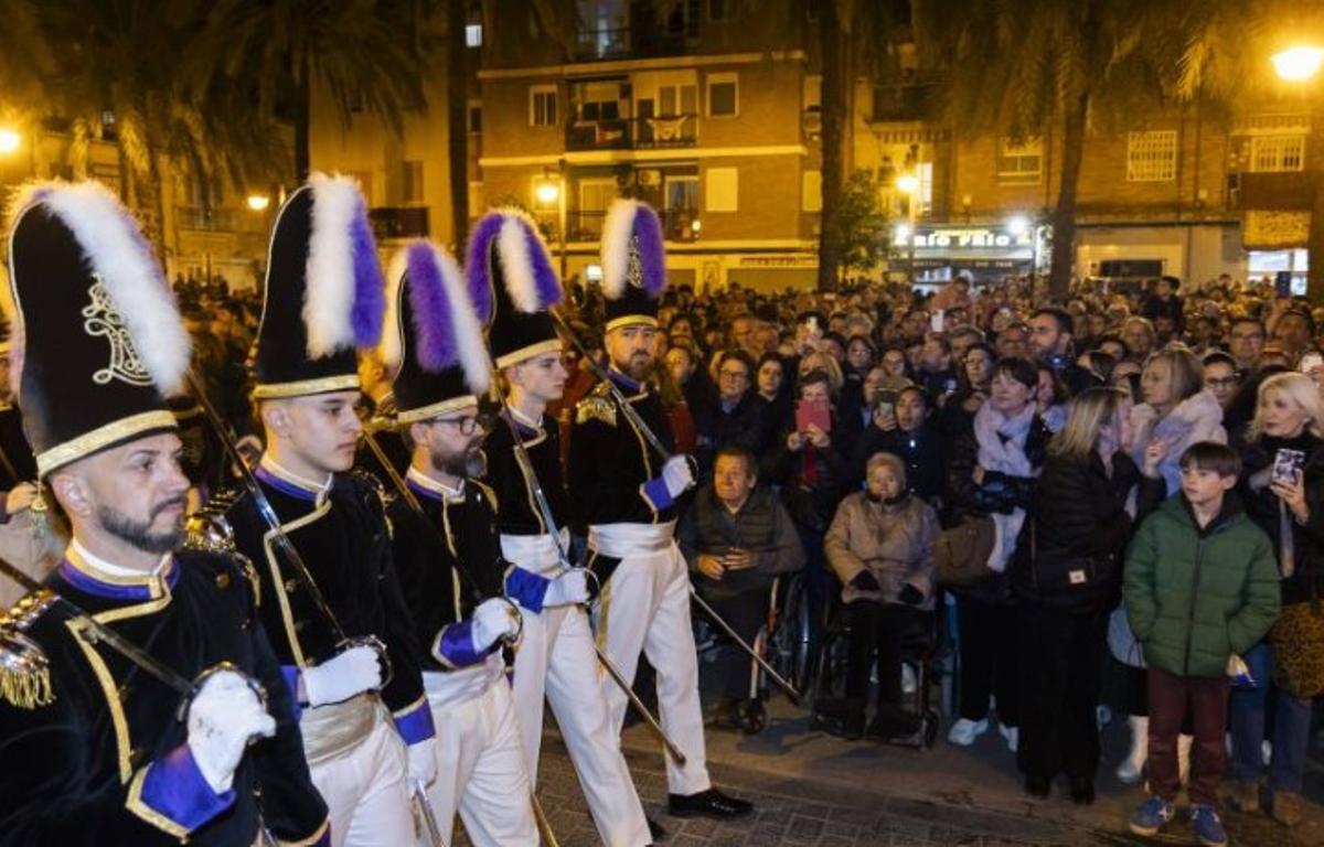Salida de la Dolorosa, en la parroquia de la Mare de Déu dels Àngels, en el Cabanyal.