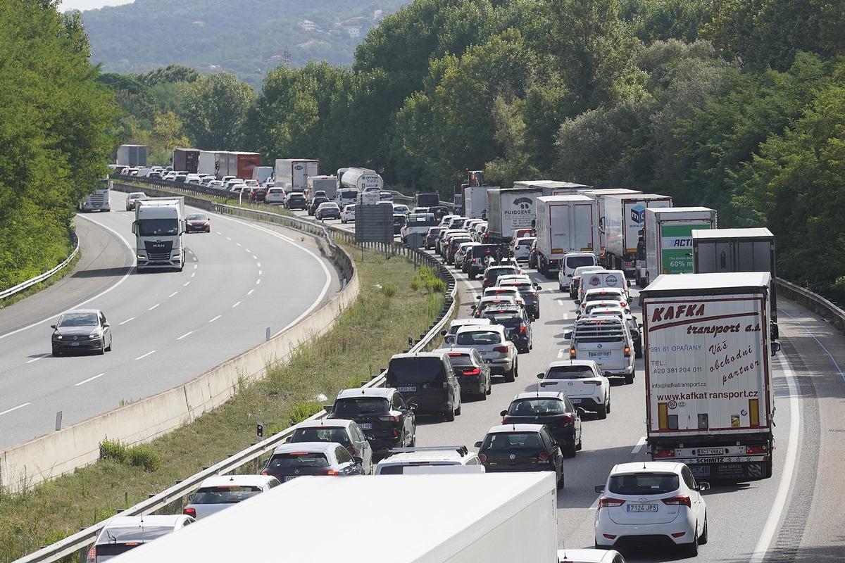 Retencions a l'AP-7 en una fotografia d'arxiu.