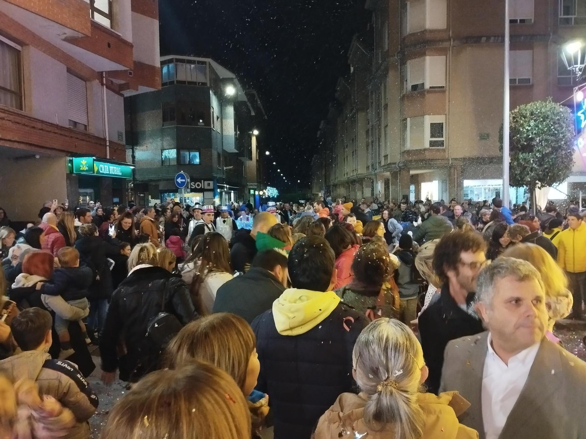 El divertido encendido del alumbrado navideño en Llanera, en imágenes