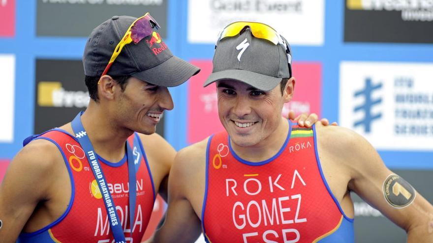 Mario Mola (izqda.), junto a Gómez Noya. // Gerry Penny