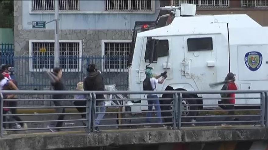 Nuevas protestas de la oposición en Caracas acaban de forma violenta