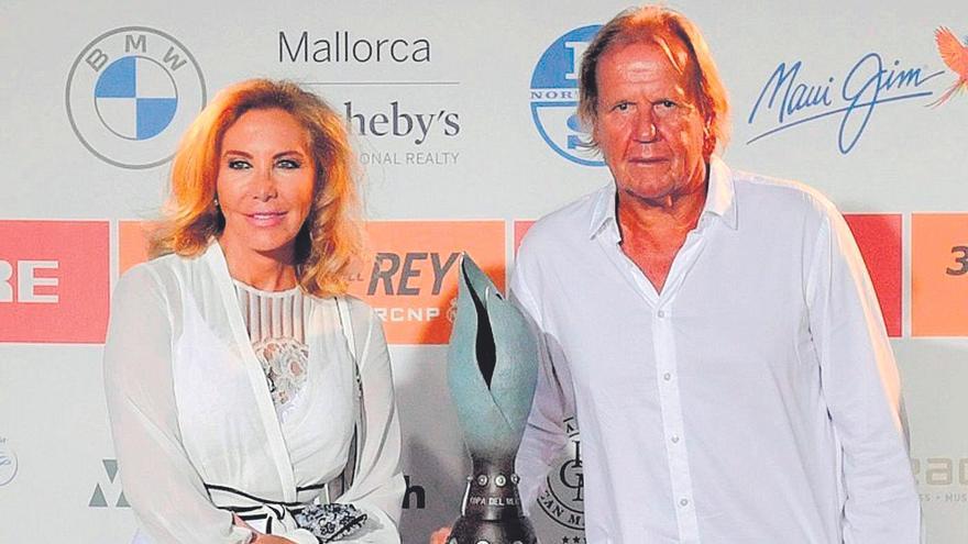 El magnate inmobiliario Matthias Kühn, junto a su mujer, Norma Duval.